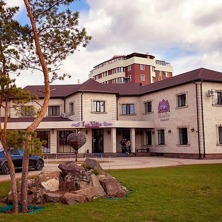 Park Hotel Karagandy エクステリア 写真