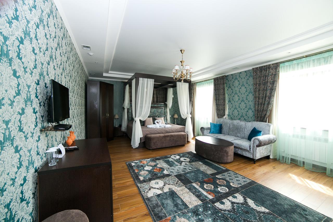 Park Hotel Karagandy エクステリア 写真