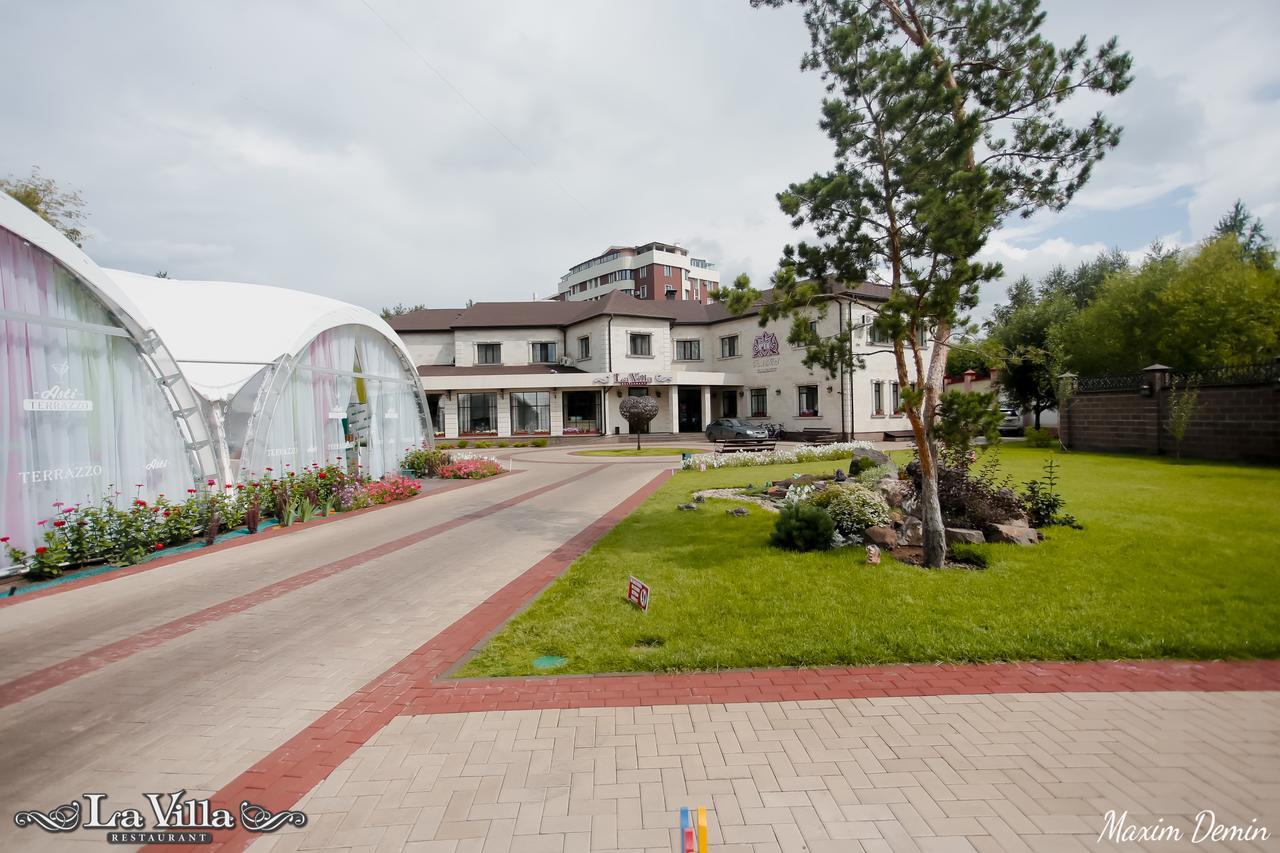Park Hotel Karagandy エクステリア 写真