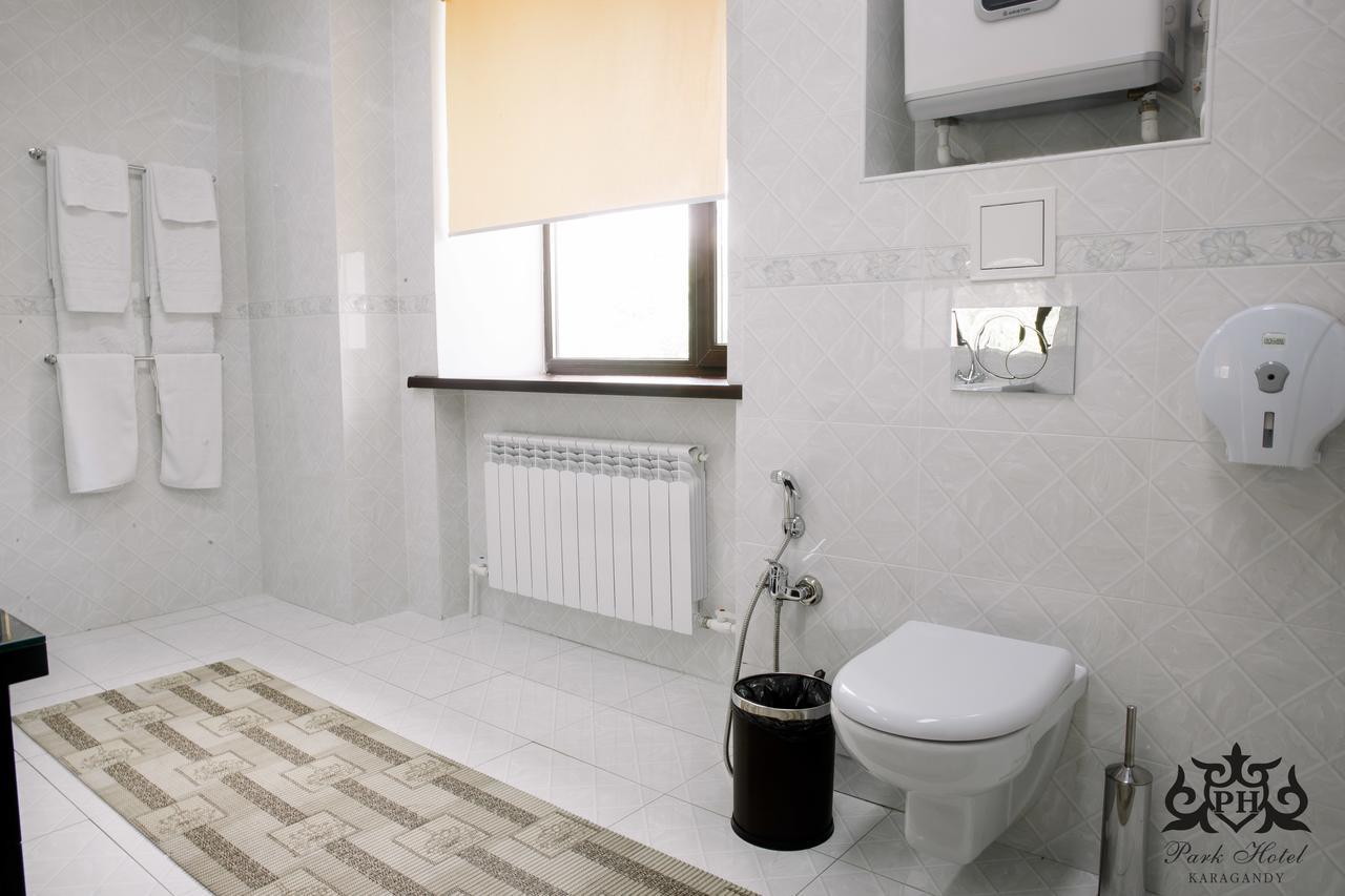 Park Hotel Karagandy エクステリア 写真